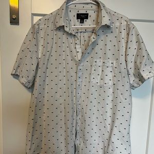 Men’s XL button up tshirt